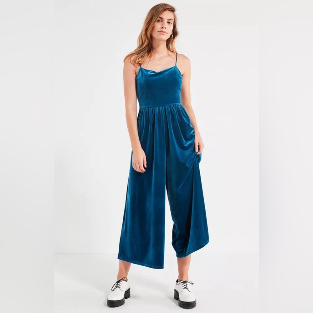 Urban Outfitters Emmabella Blue Velvet Straight-Neck Wide Leg Jumpsuit Sz Medium